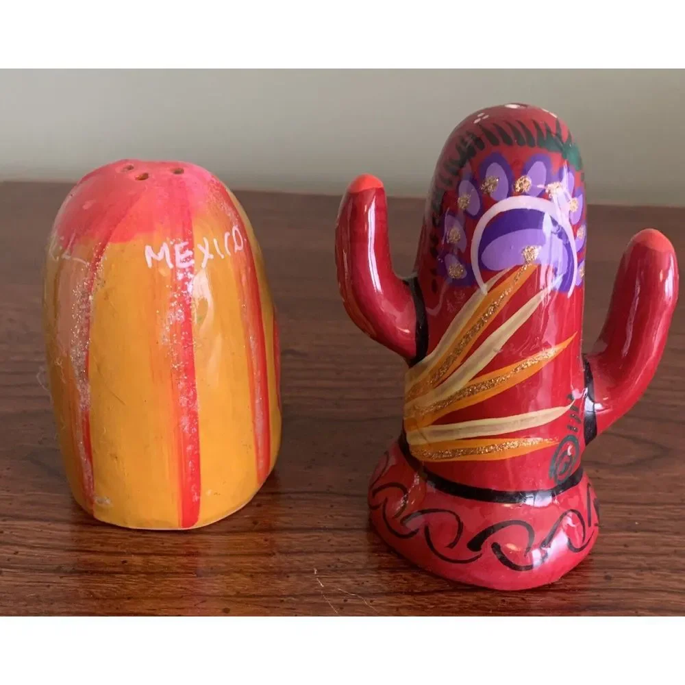 Hand painted Cactus &‎ Prickly Pear Salt & Pepper Shakers Set Mexico